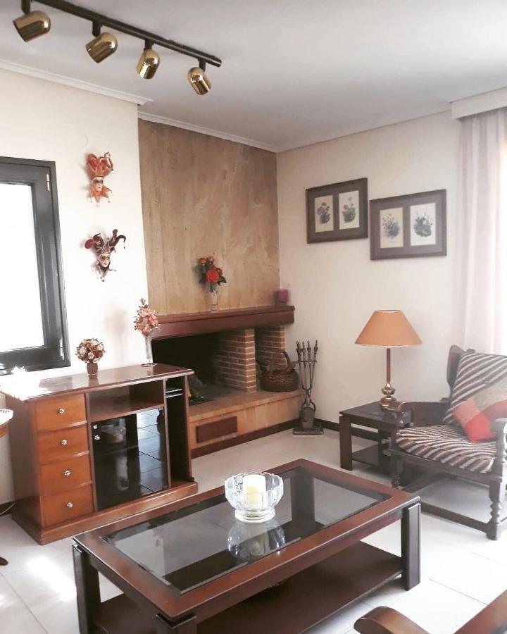 Fantastic Villa, A 5 Minute Drive From The Beach! Атина Екстериор снимка